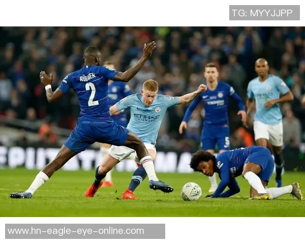 足球巨星风采集结九宫格展现足球传奇荣耀与经典瞬间