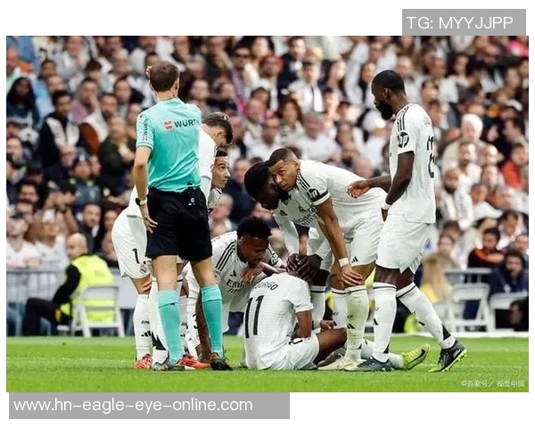 足球巨星精彩互动：跨越国界与时代的友谊与挑战